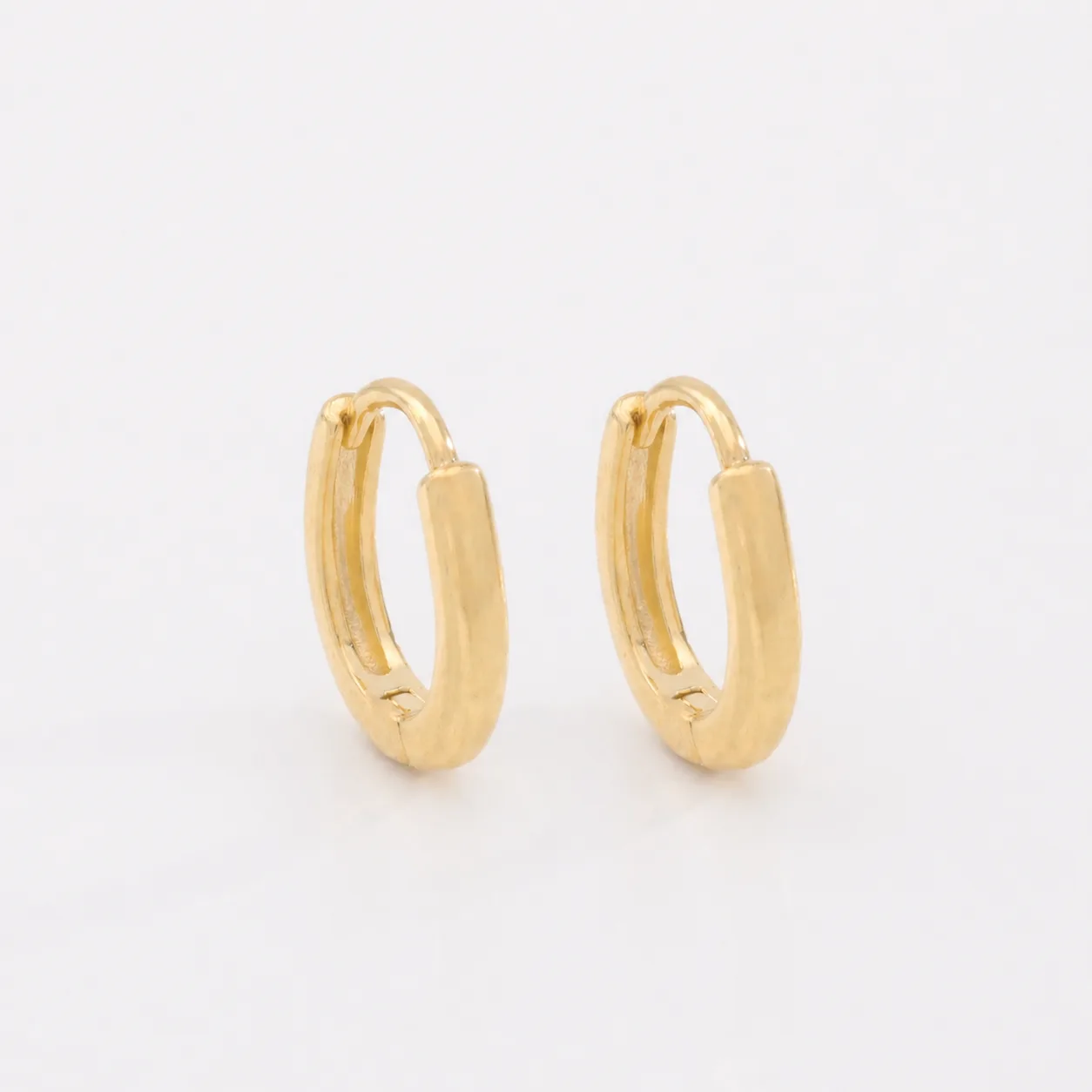 Brinco Classic Elipse 12mm Ouro 18K