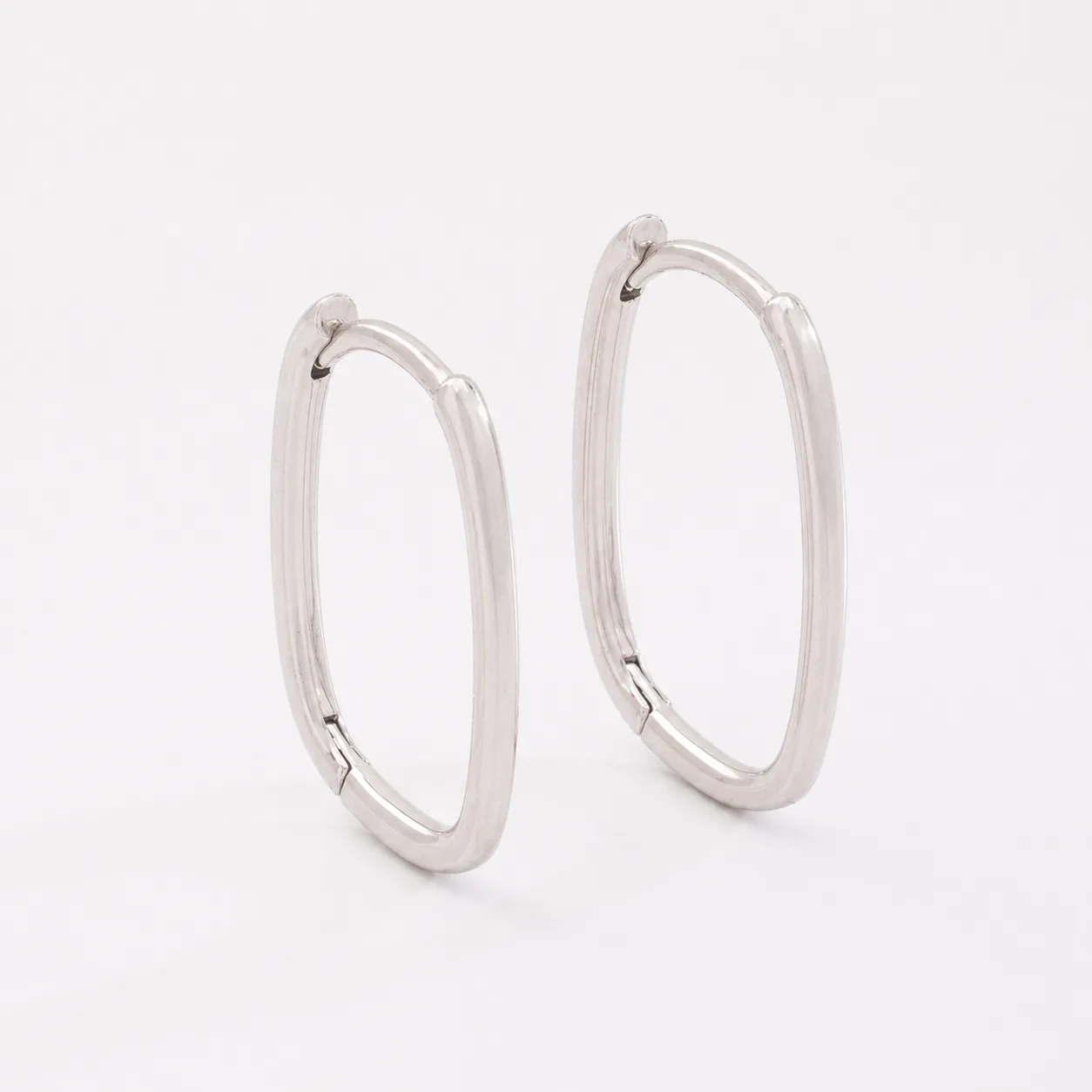 Brinco Square Soft 16 mm Ródio Branco