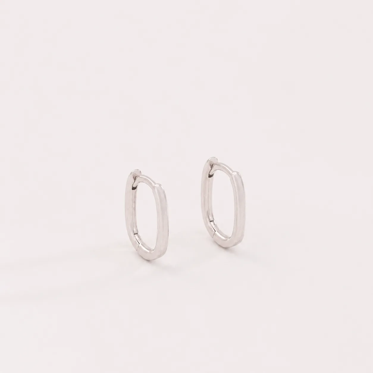 Brinco Square Soft 11 mm Ródio Branco